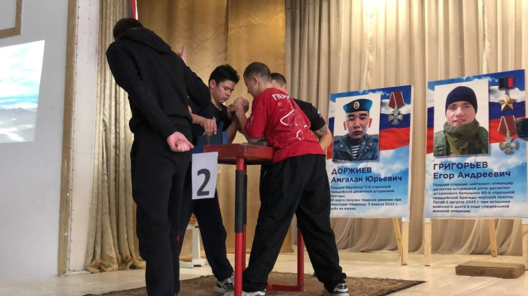 Открытый турнир по армрестлингу.