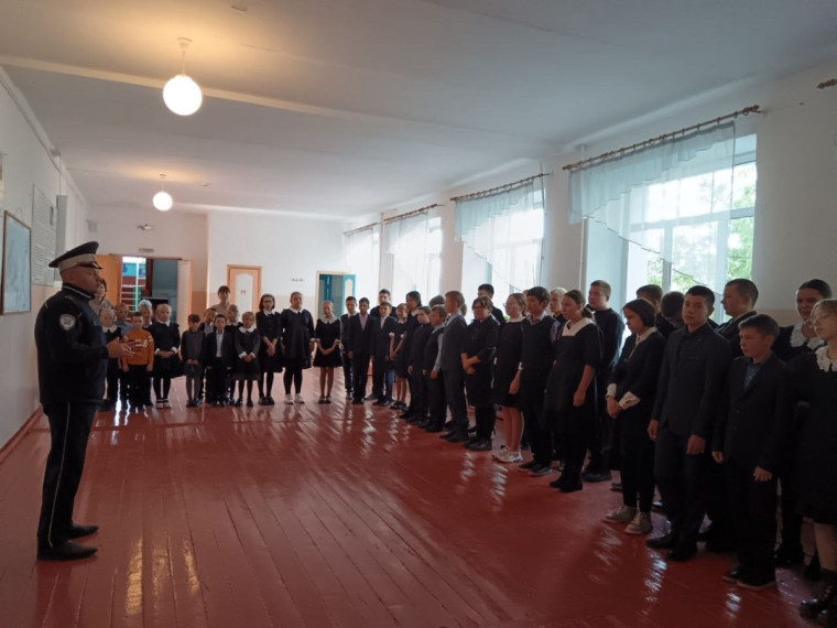 Профилактическая беседа инспектора ГИБДД.